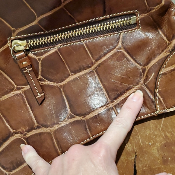 Dooney & Bourke leather purse. Must see - BENEFITS RESCUE DOGS= CLOSET CLOSING - Picture 12 of 16